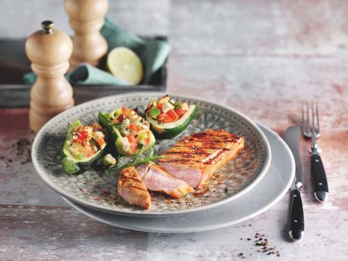 Klassiker auf dem Grill: Highlight auf dem Teller - Rückensteak vom Kalb mit süß-scharfer Marinade und Zucchini-Schiffchen mit Fetakäse