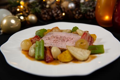Veal loin roulade with beetroots and fresh horseraddish
