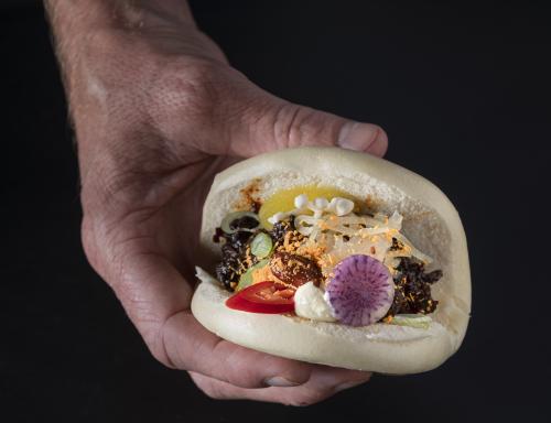 Steamed bun with veal neck, kimchi and green curry