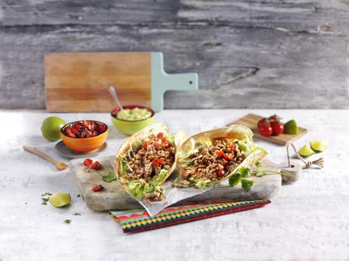 Tacos with minced veal and spicy tomato salsa