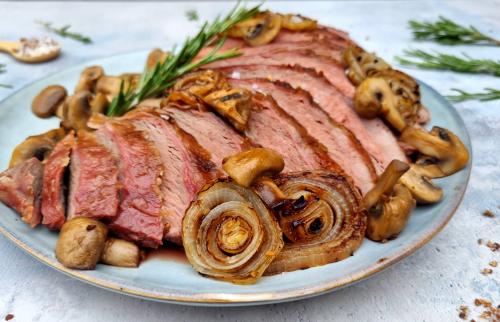 BBQ veal picanha with onion and mushrooms