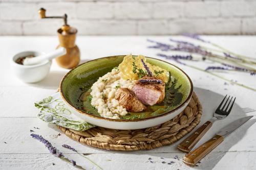 Veal escalope with lavender or thyme-flavoured risotto
