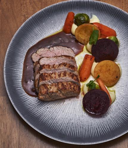 Veal tenderloin with red port and puffed garlic sauce