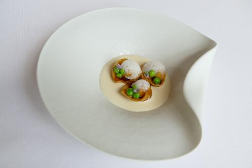 Cappellacci gefüllt mit Ragù „Falso magro Catanese“ und sizilianischer Käsecreme