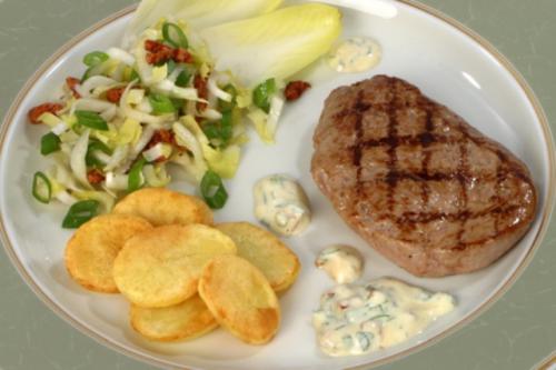 Grilled Veal steak with béarnaise-basil sauce